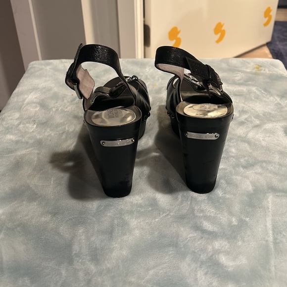 MK used black sandal size 9 - Picture 2 of 6
